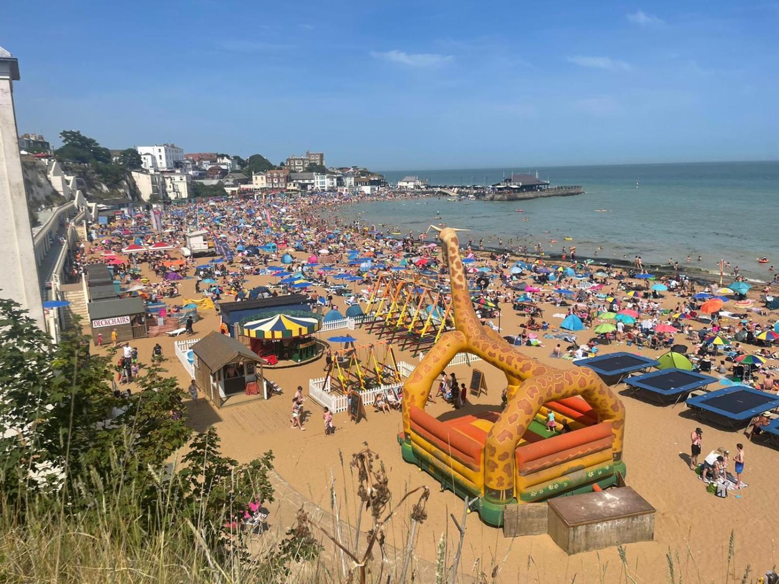 Viking Bay View 3 Bed Apartment Broadstairs Eksteriør billede